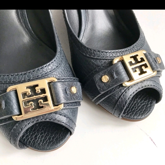 Tory Burch Blue Leather Peep Toe Wood Wedge Sandal Gold Square Emblem 6.5M - Picture 8 of 10